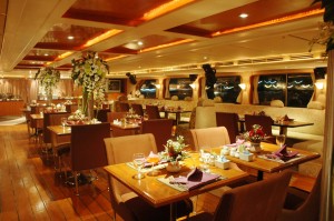 Experiencing Bangkok Dinner Cruises and Shows
