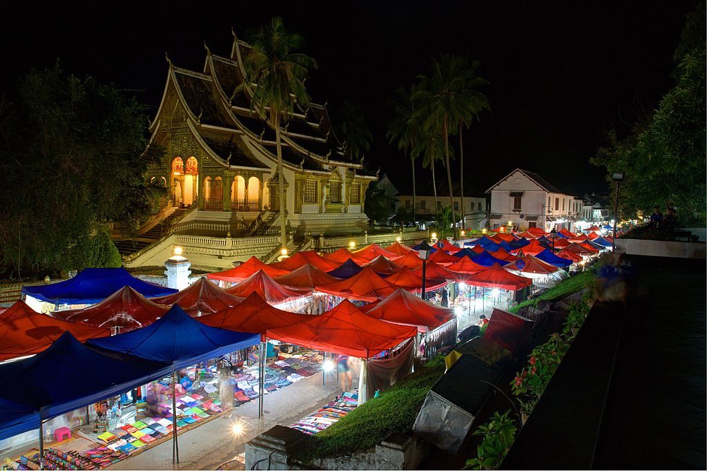 Luang_Prabang_Night_Market_2016_(HDR)