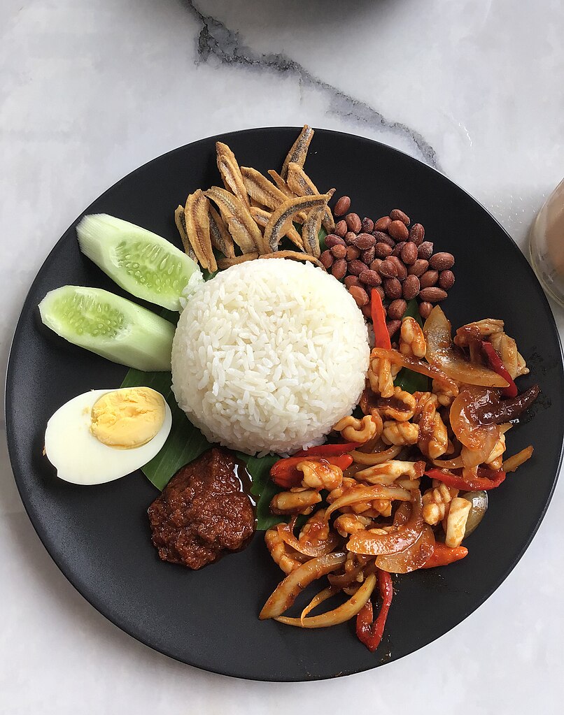 Nasi_Lemak_dengan_Chili_Nasi_Lemak_dan_Sotong_Pedas