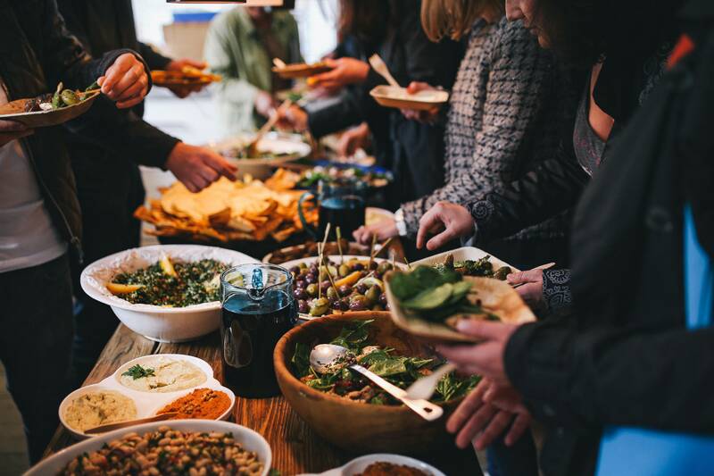 Mastering Thai Dining Etiquette on a Business Trip