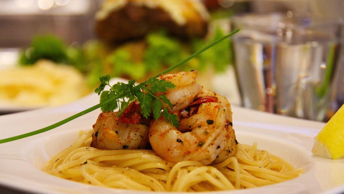 Exploring Singapore’s Food Scene: From Street Eats to Fine Dining!