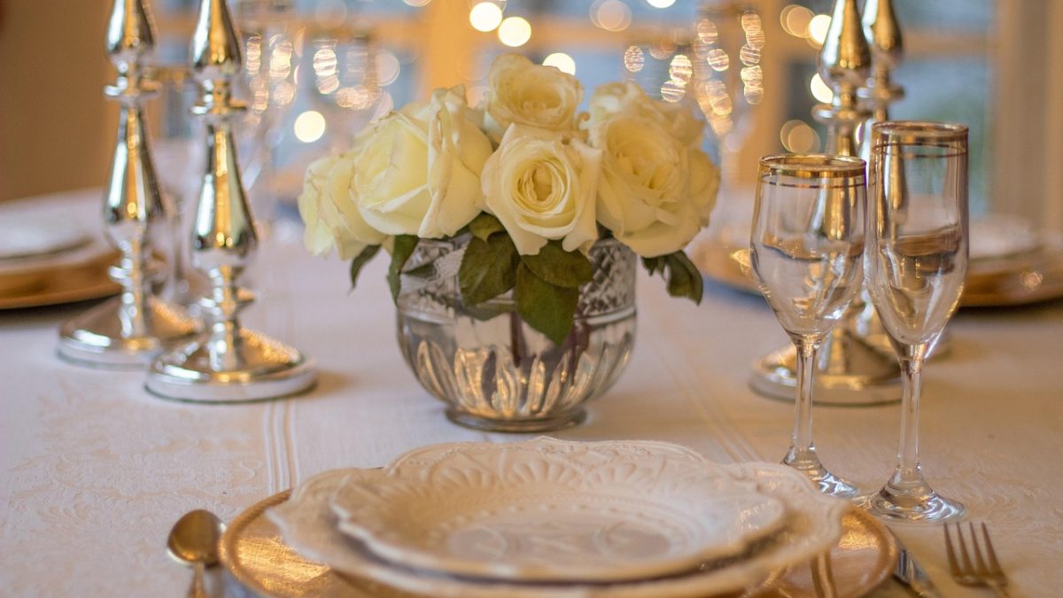 Intimate Dining Under the Stars: Why Luxury Dining in the Maldives is Perfect for Couples