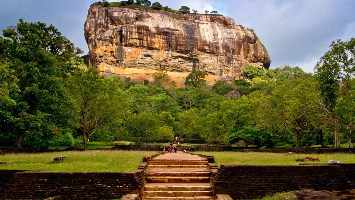 Dining in Sigiriya – Where fresh ingredients, scenic settings, and crafted drinks come together beautifully