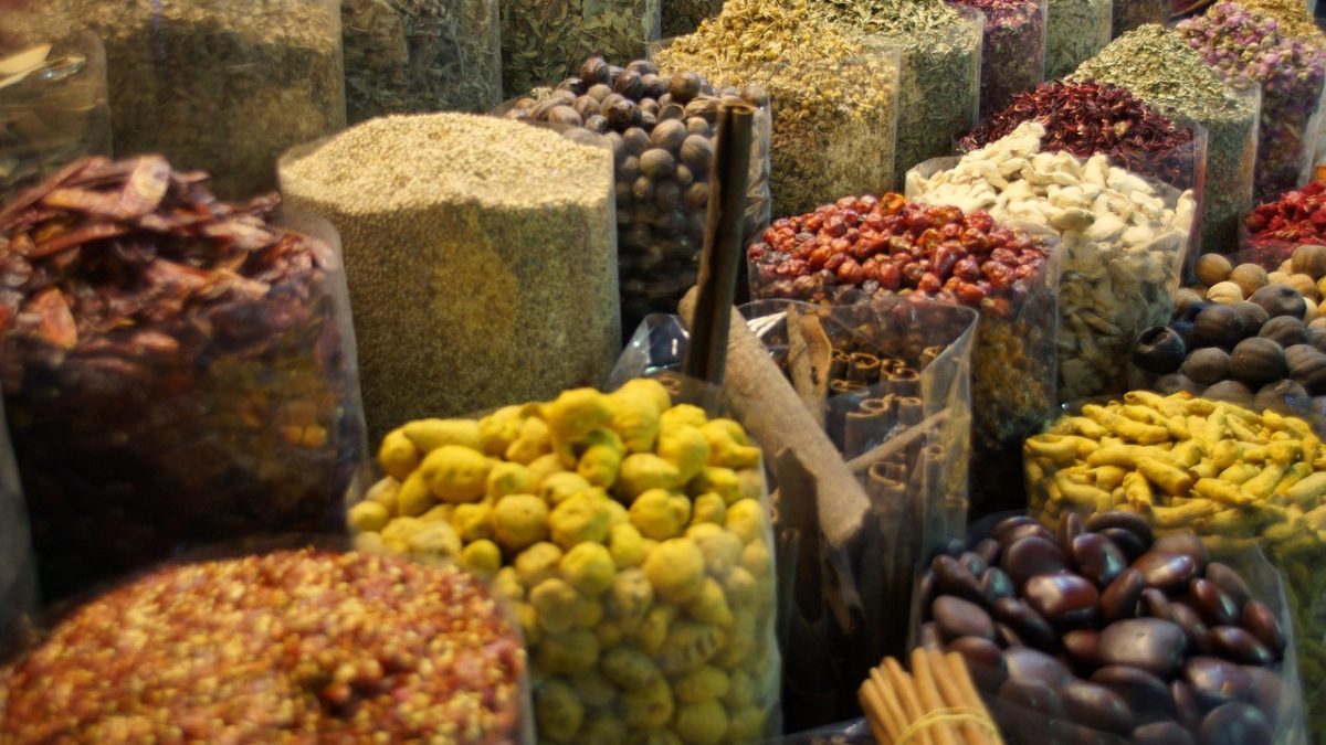 Must-Try Authentic Dishes & Local Food Experiences in Dubai: Tasting the Emirates