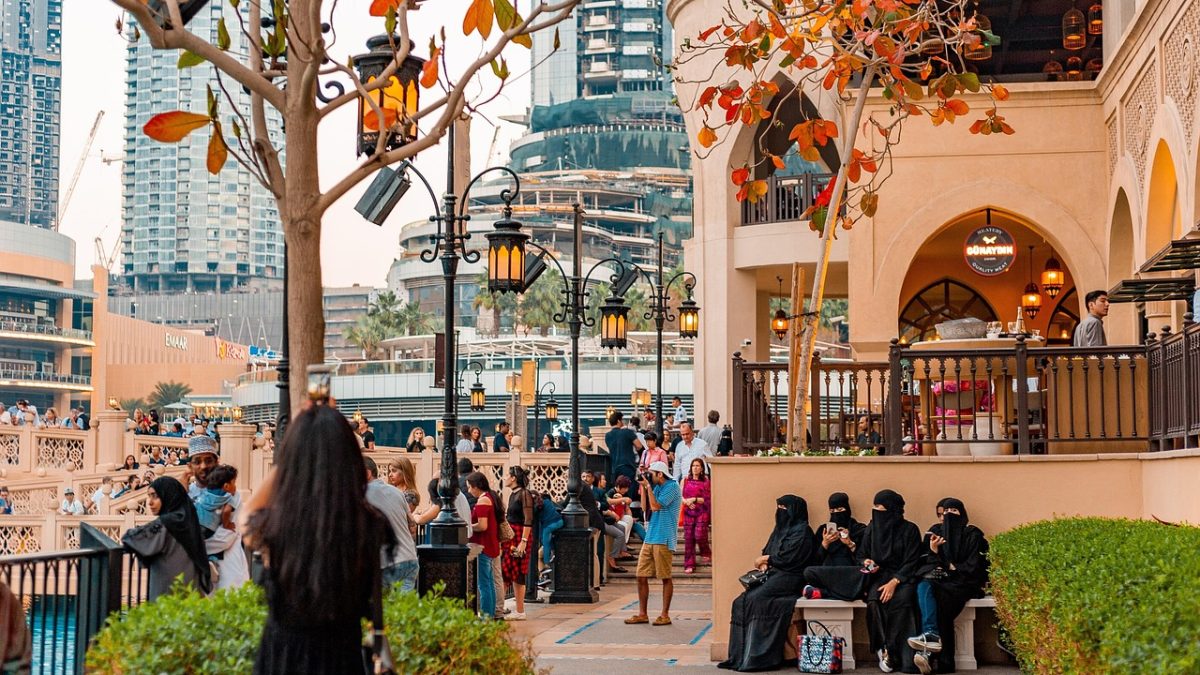 The Right Way to Eat: Dining Etiquette in the UAE That Everyone Should Know