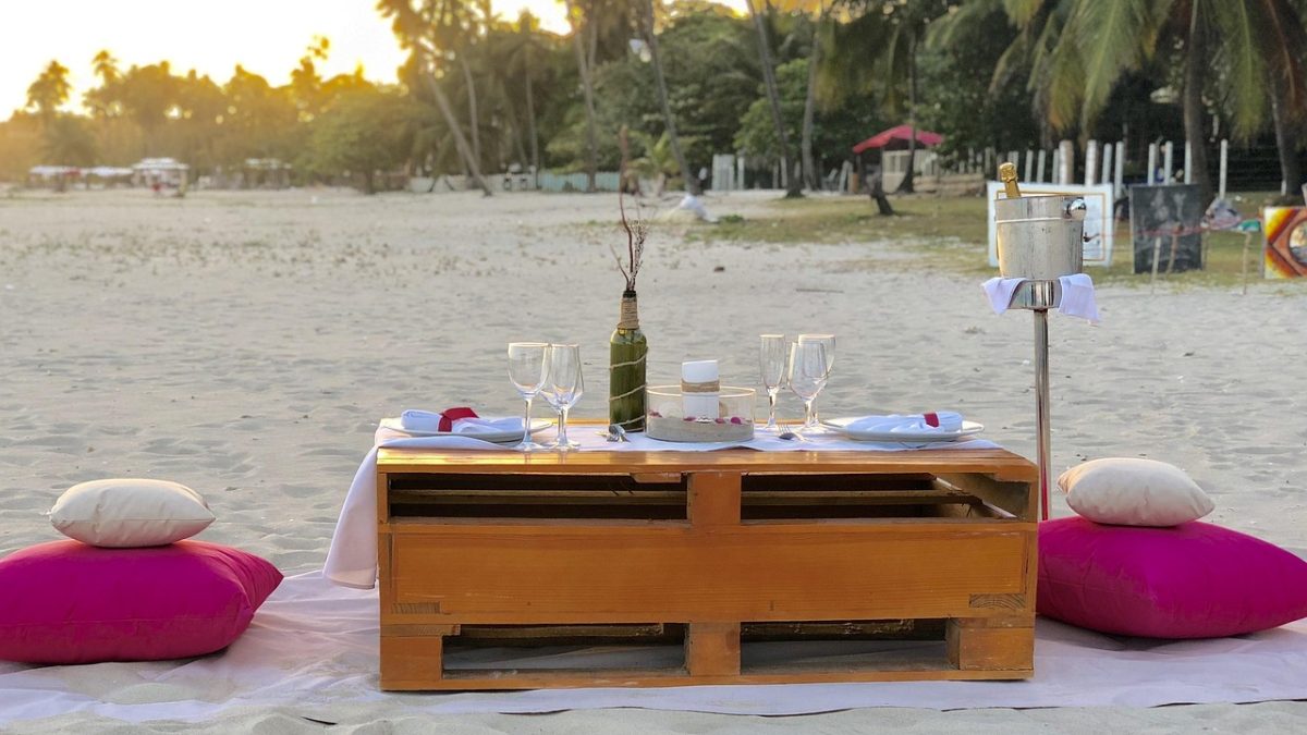 A Romantic Dinner by Victoria Falls: An Evening to Remember