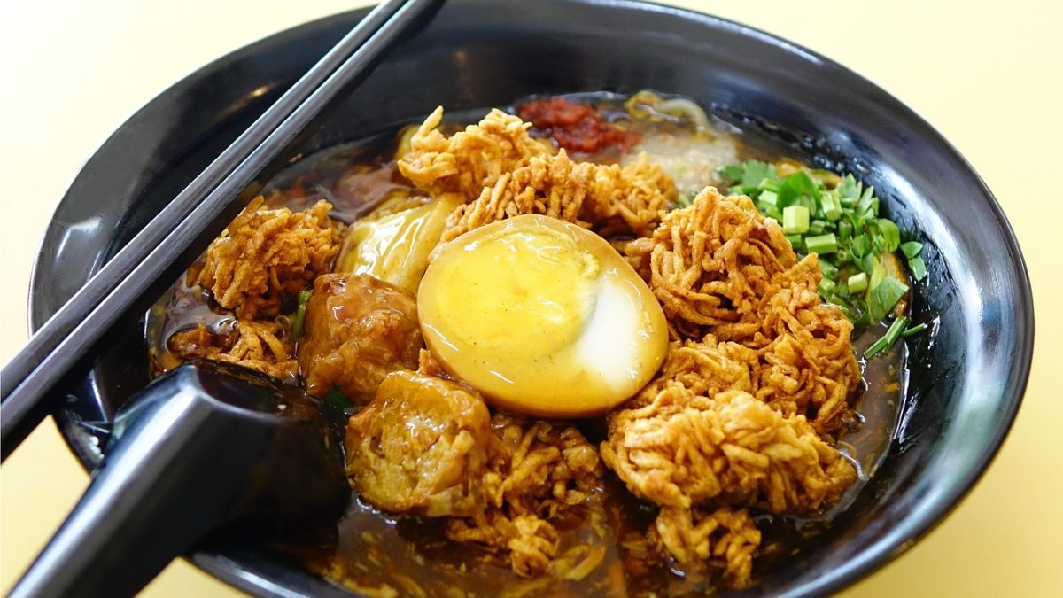 Exploring Singapore’s Food Scene: A Culinary Journey for Food Lovers – Where Every Street Leads to Something Worth Trying