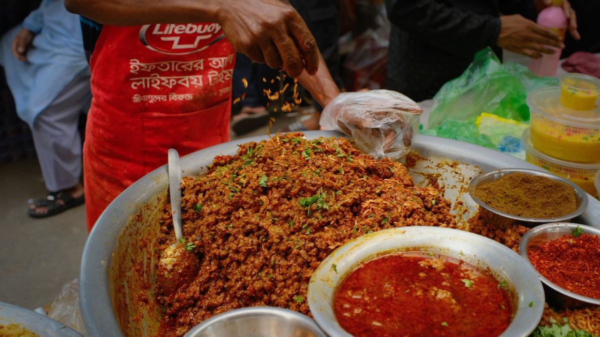 Flavours of Dhaka: How to Experience Authentic Bangladeshi Food